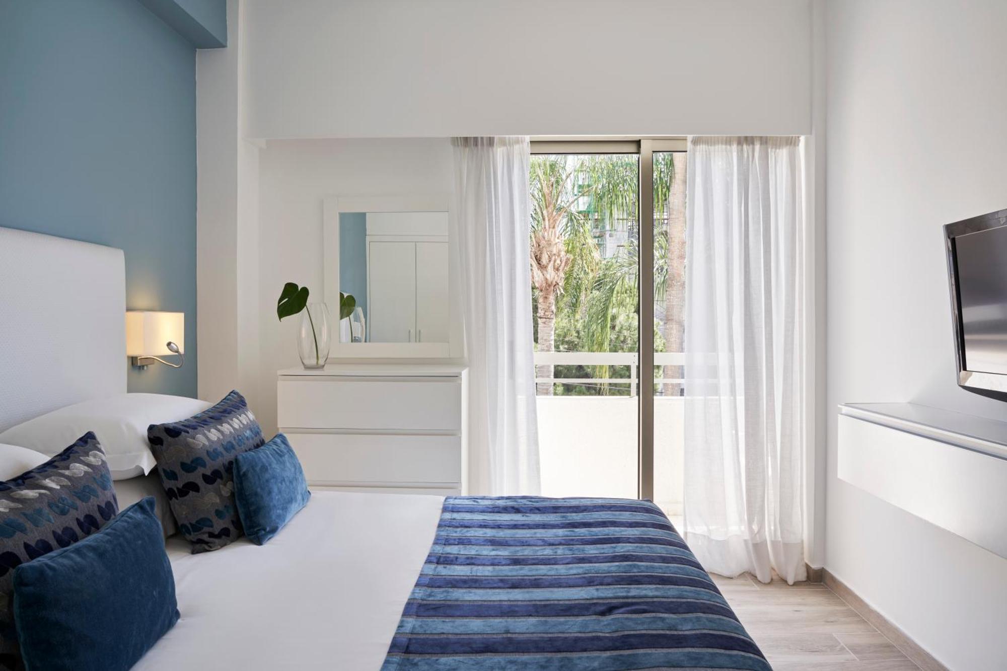 Atlantica Oasis Hotel Limassol Bagian luar foto
