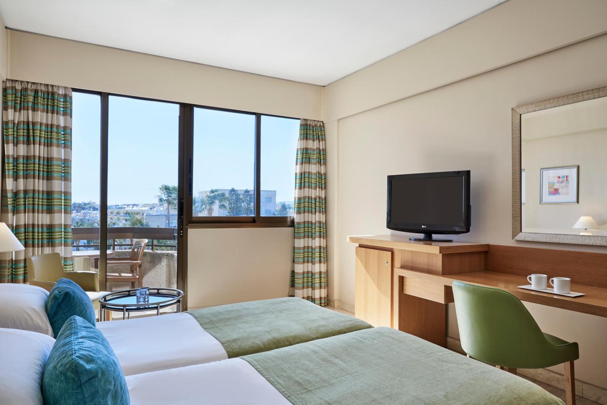 Atlantica Oasis Hotel Limassol Bagian luar foto