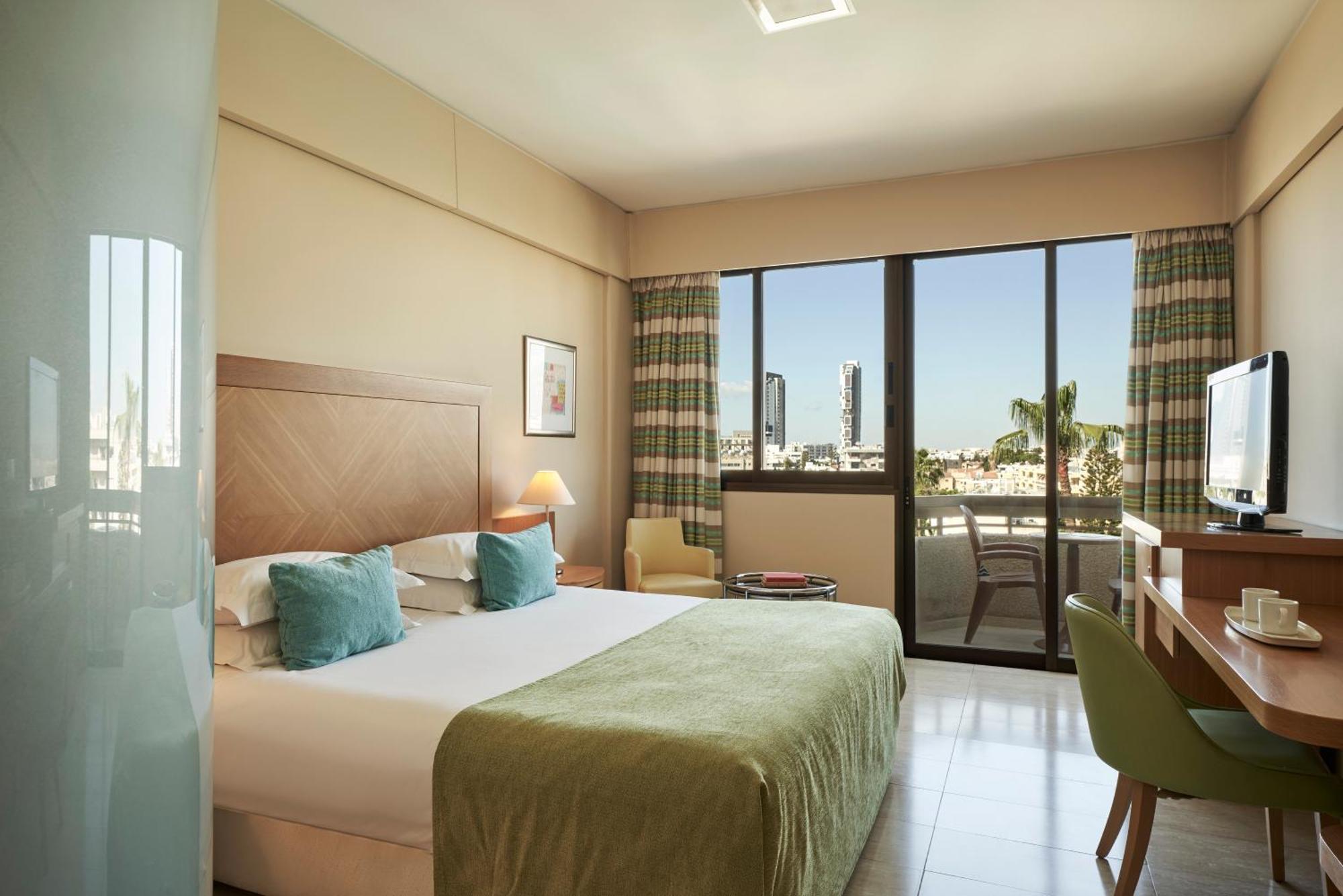 Atlantica Oasis Hotel Limassol Bagian luar foto