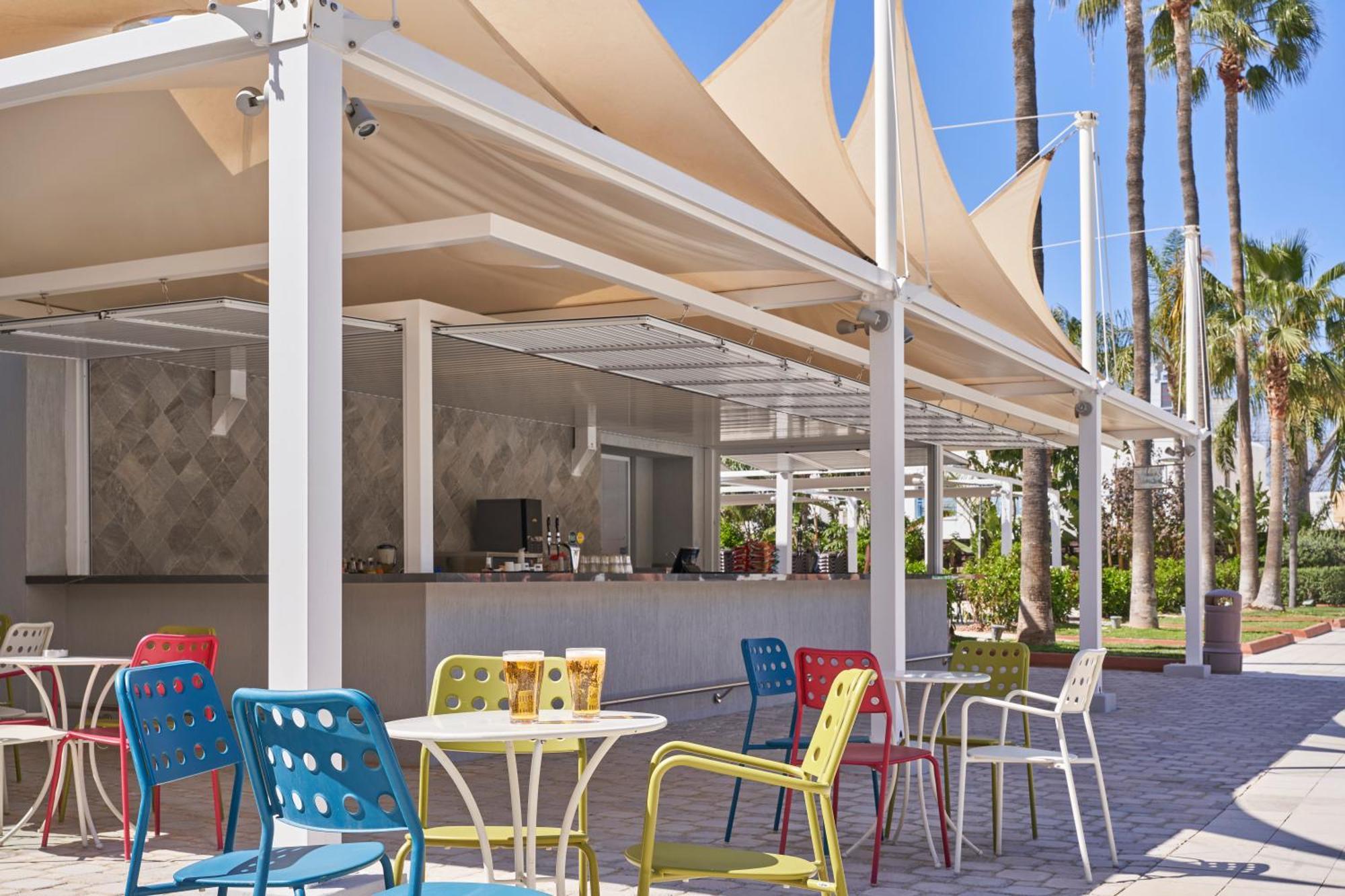 Atlantica Oasis Hotel Limassol Bagian luar foto