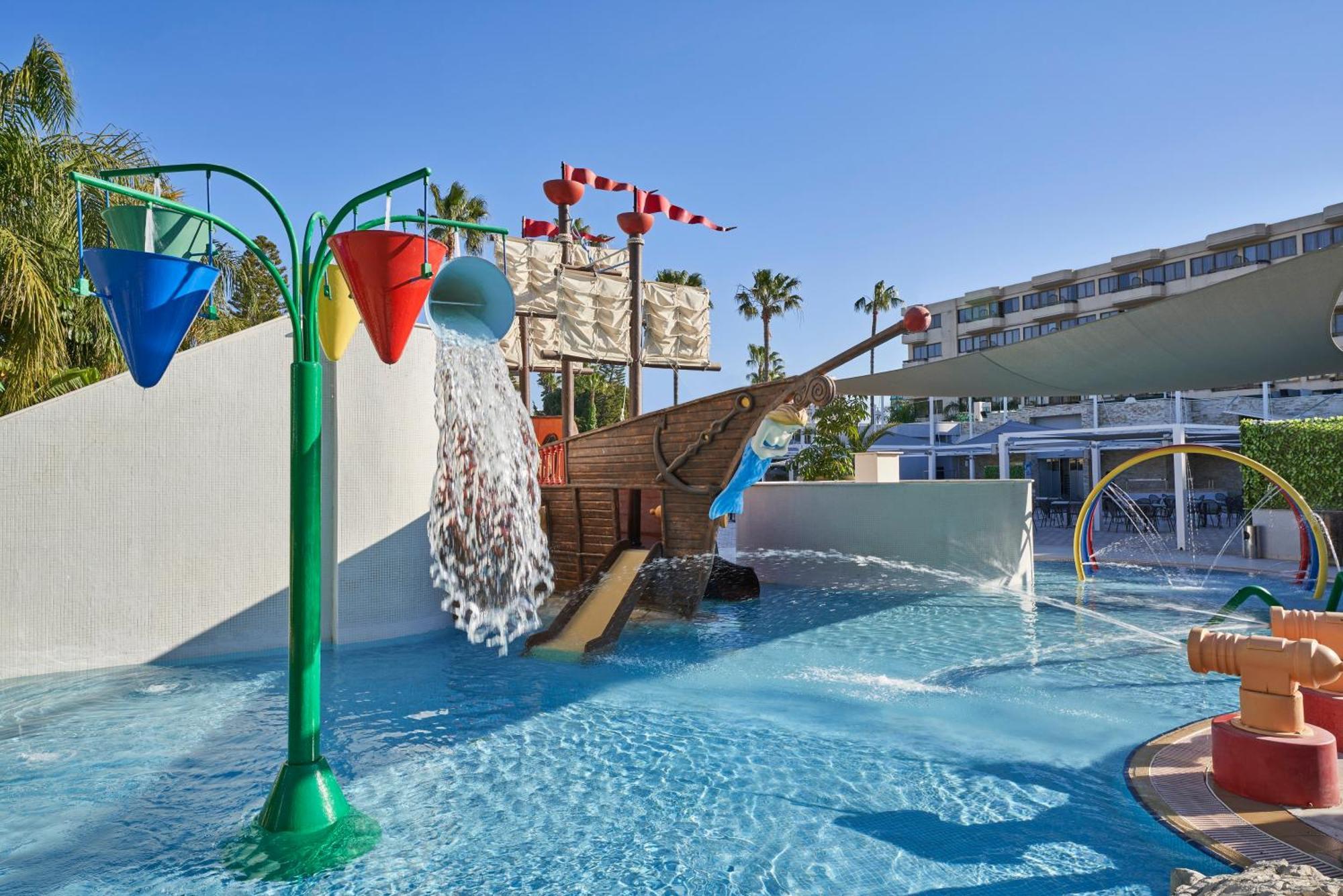 Atlantica Oasis Hotel Limassol Bagian luar foto