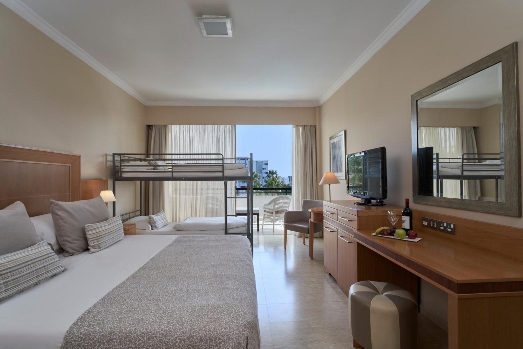 Atlantica Oasis Hotel Limassol Bagian luar foto
