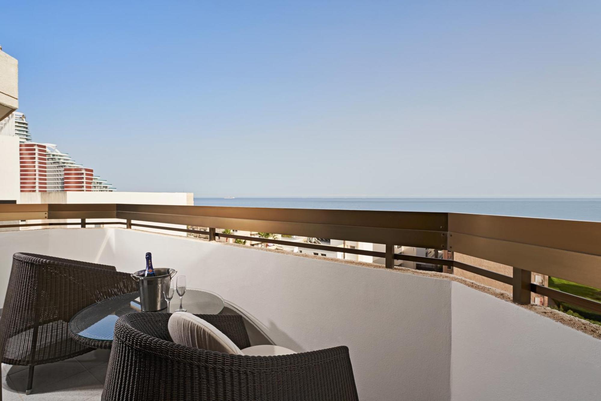 Atlantica Oasis Hotel Limassol Bagian luar foto