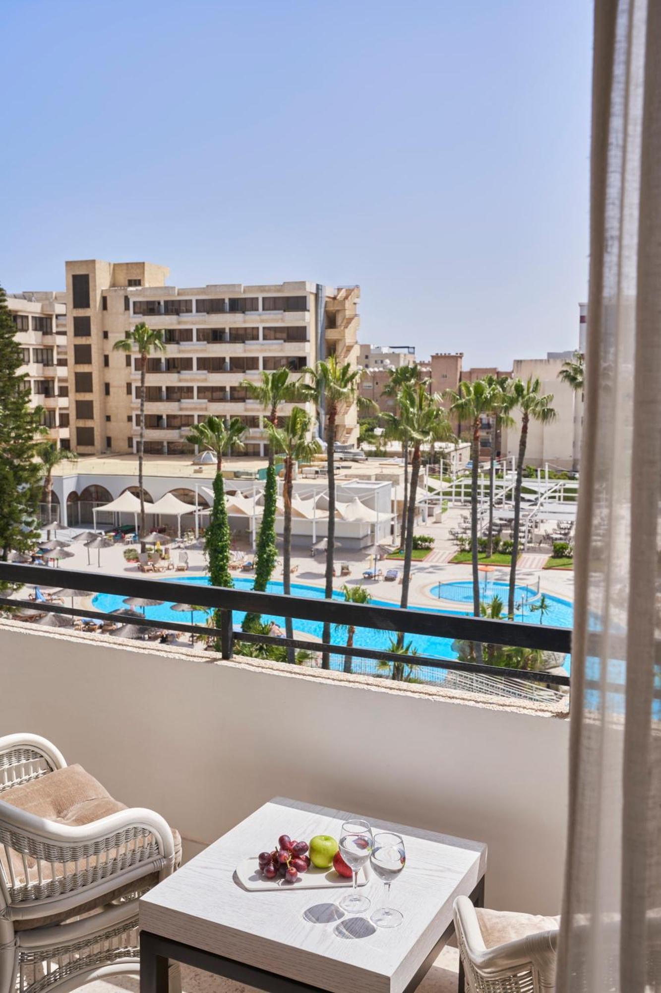 Atlantica Oasis Hotel Limassol Bagian luar foto