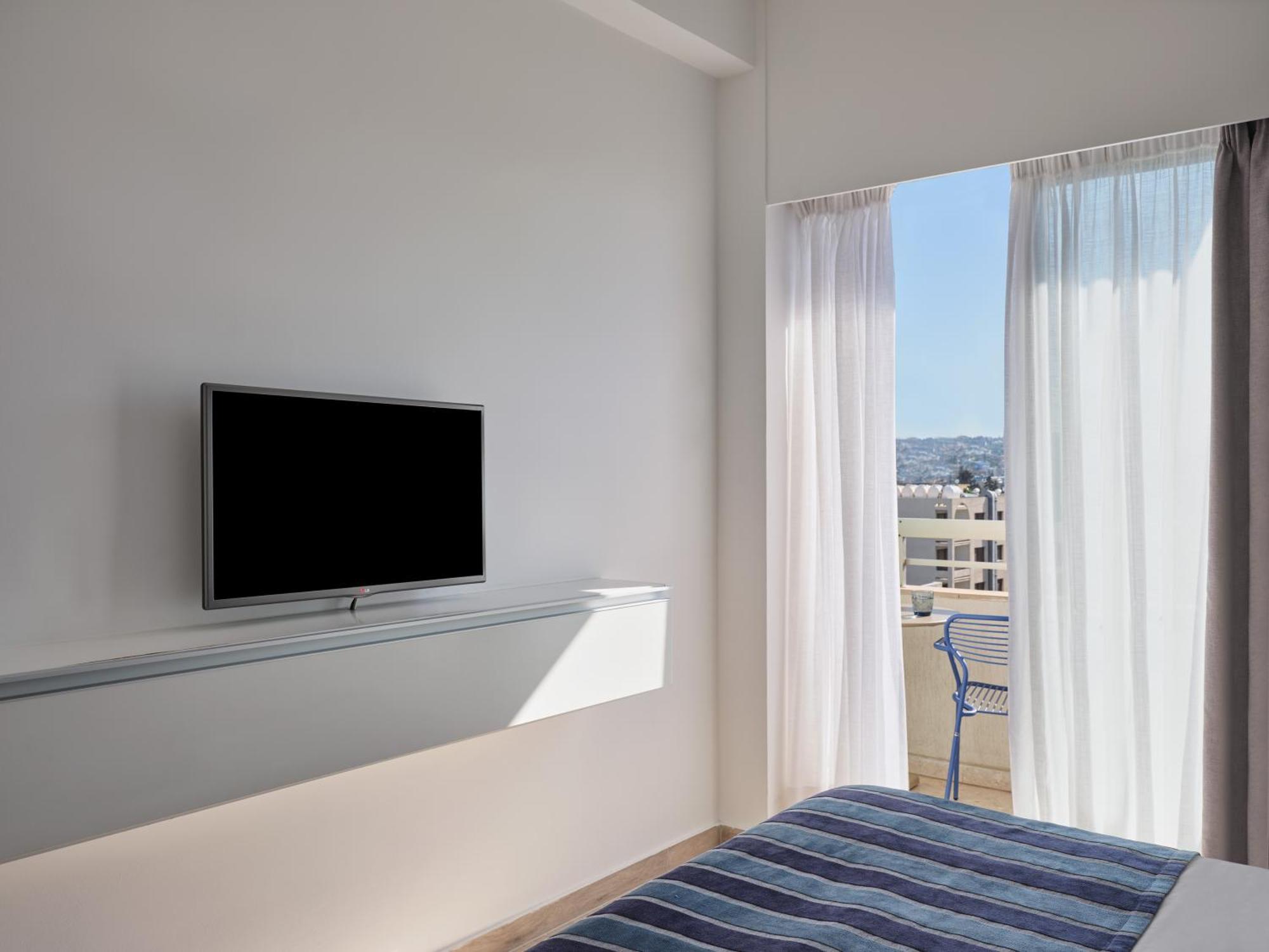 Atlantica Oasis Hotel Limassol Bagian luar foto