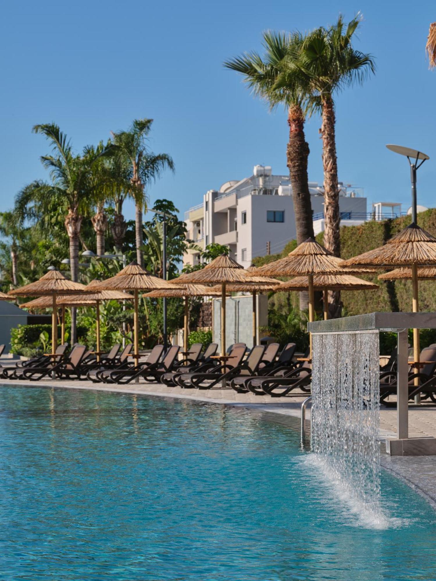 Atlantica Oasis Hotel Limassol Bagian luar foto