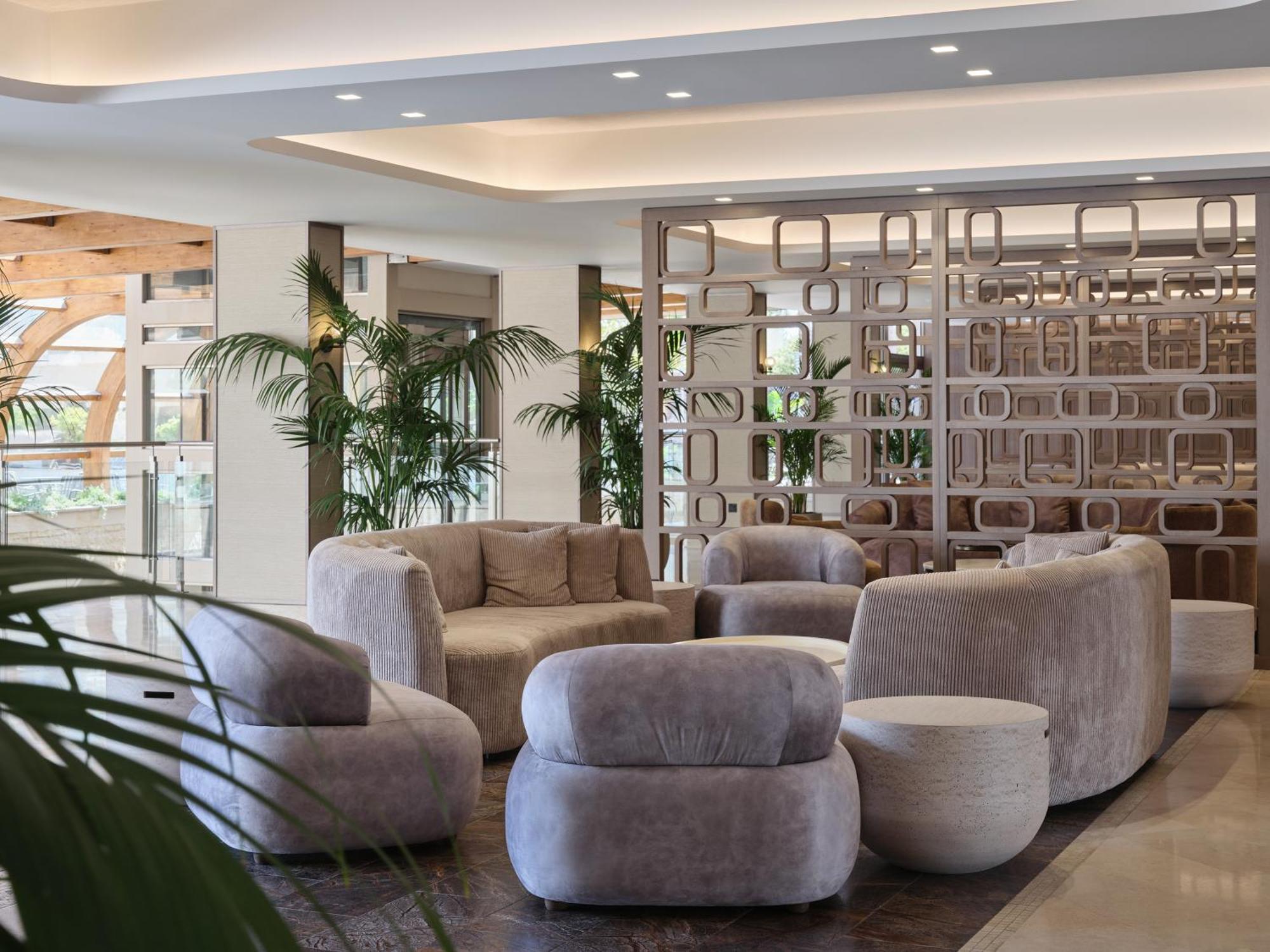 Atlantica Oasis Hotel Limassol Bagian luar foto