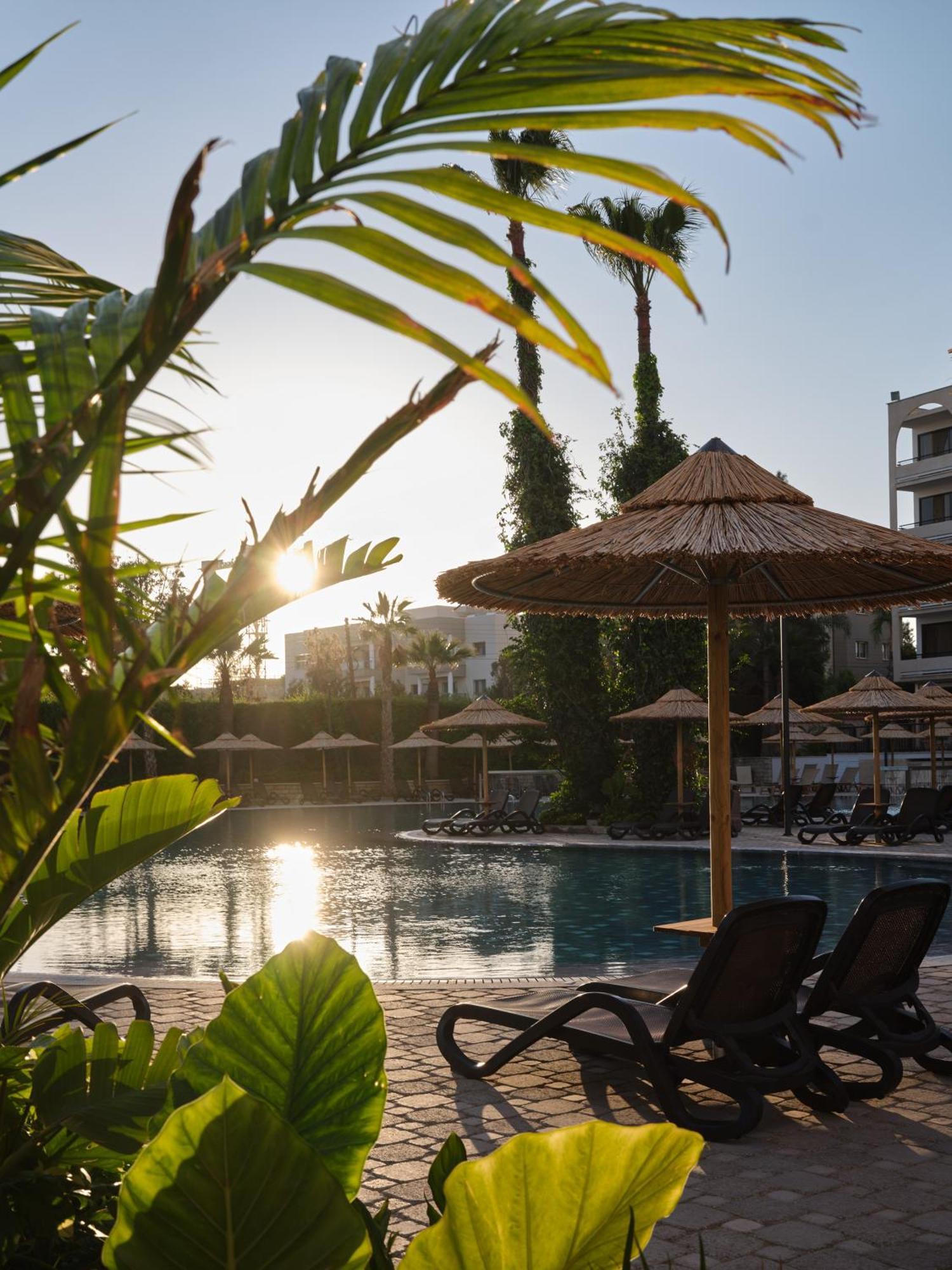 Atlantica Oasis Hotel Limassol Bagian luar foto