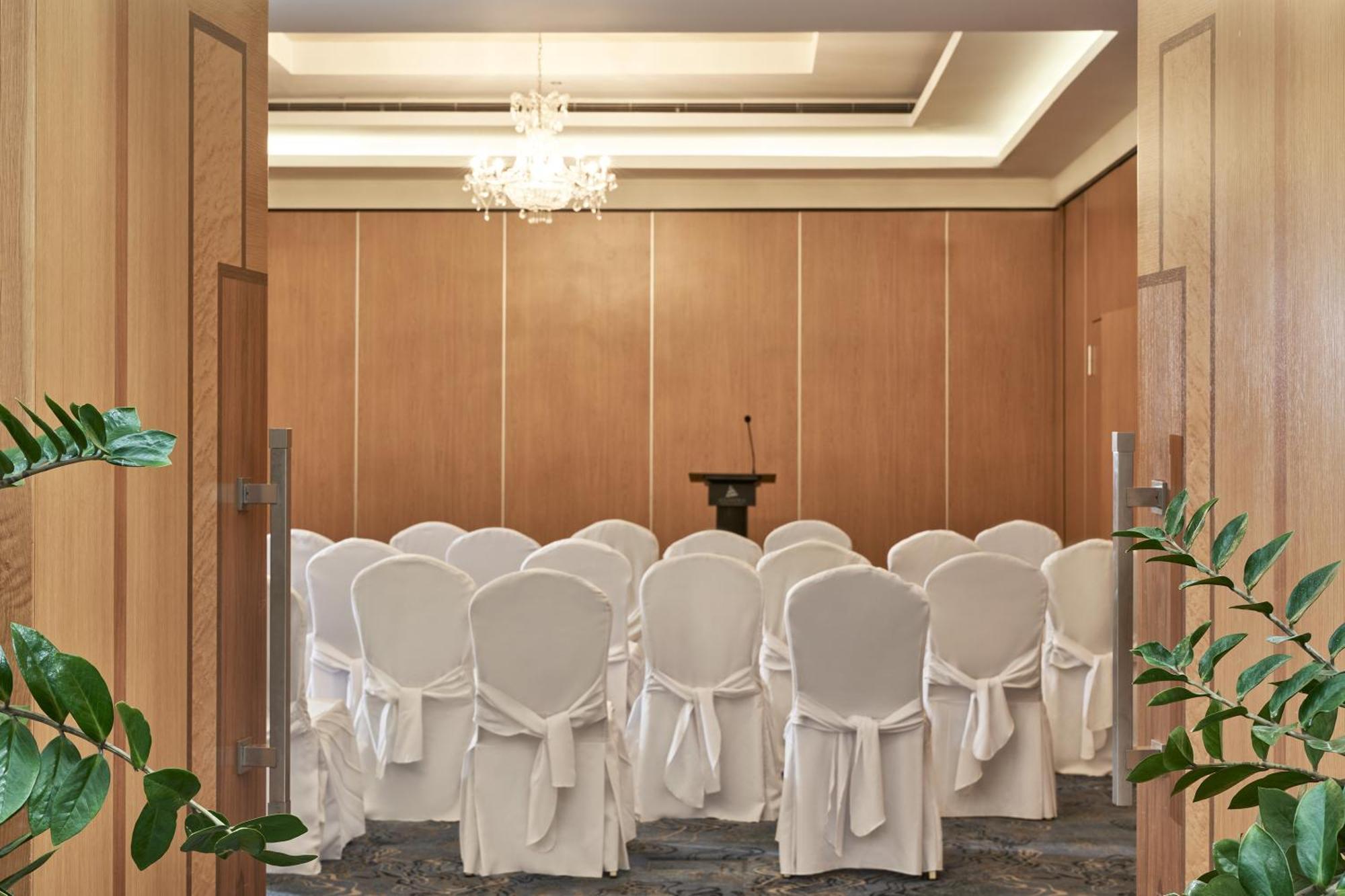 Atlantica Oasis Hotel Limassol Bagian luar foto